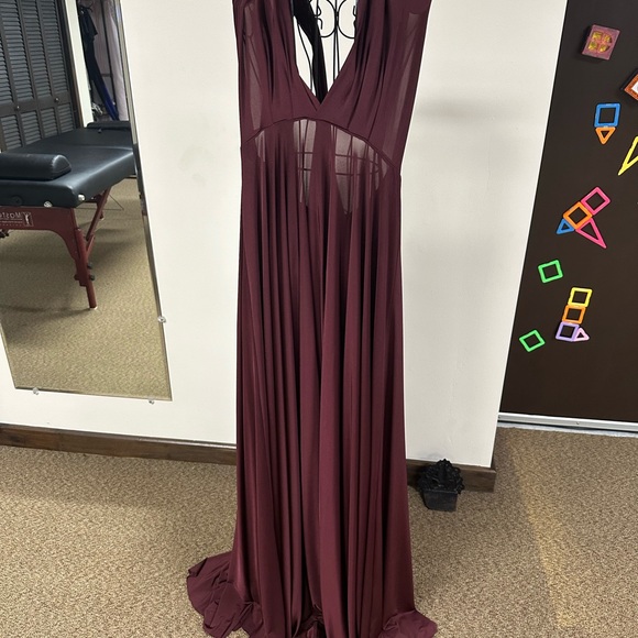 Two birds maroon dress size B - Picture 2 of 2